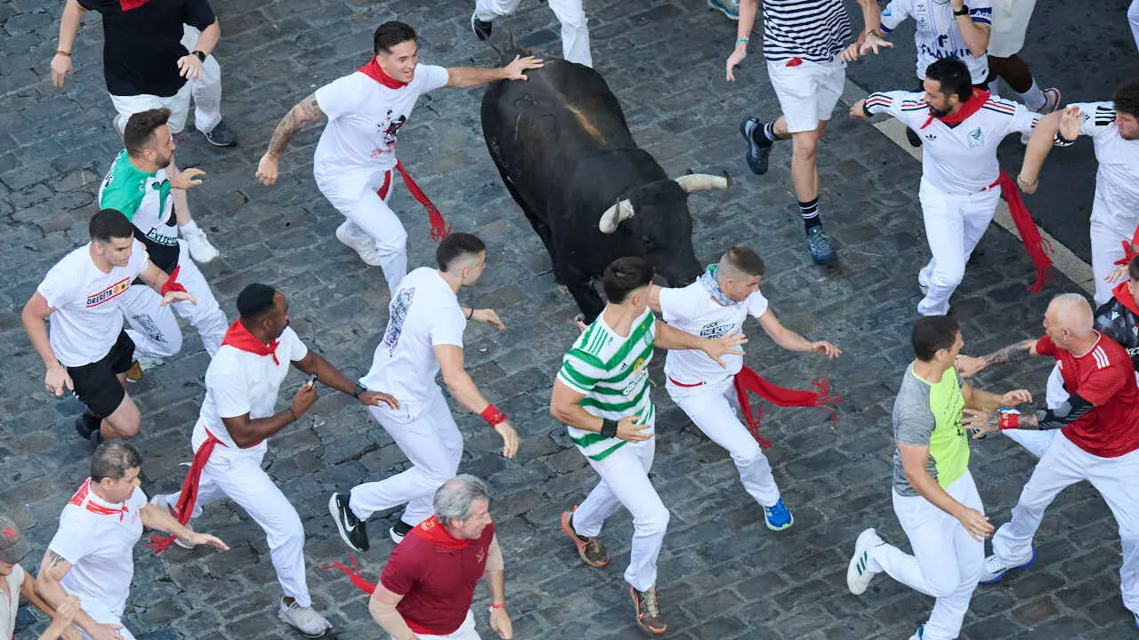 Segundo encierro de San Ferm&iacute;n 2026 con toros de Cebada Gago en Telef&oacute;nica. PABLO LASAOSA
