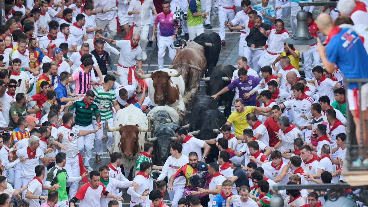 Segundo encierro de San Ferm&iacute;n 2026 con toros de Cebada Gago en Telef&oacute;nica. PABLO LASAOSA