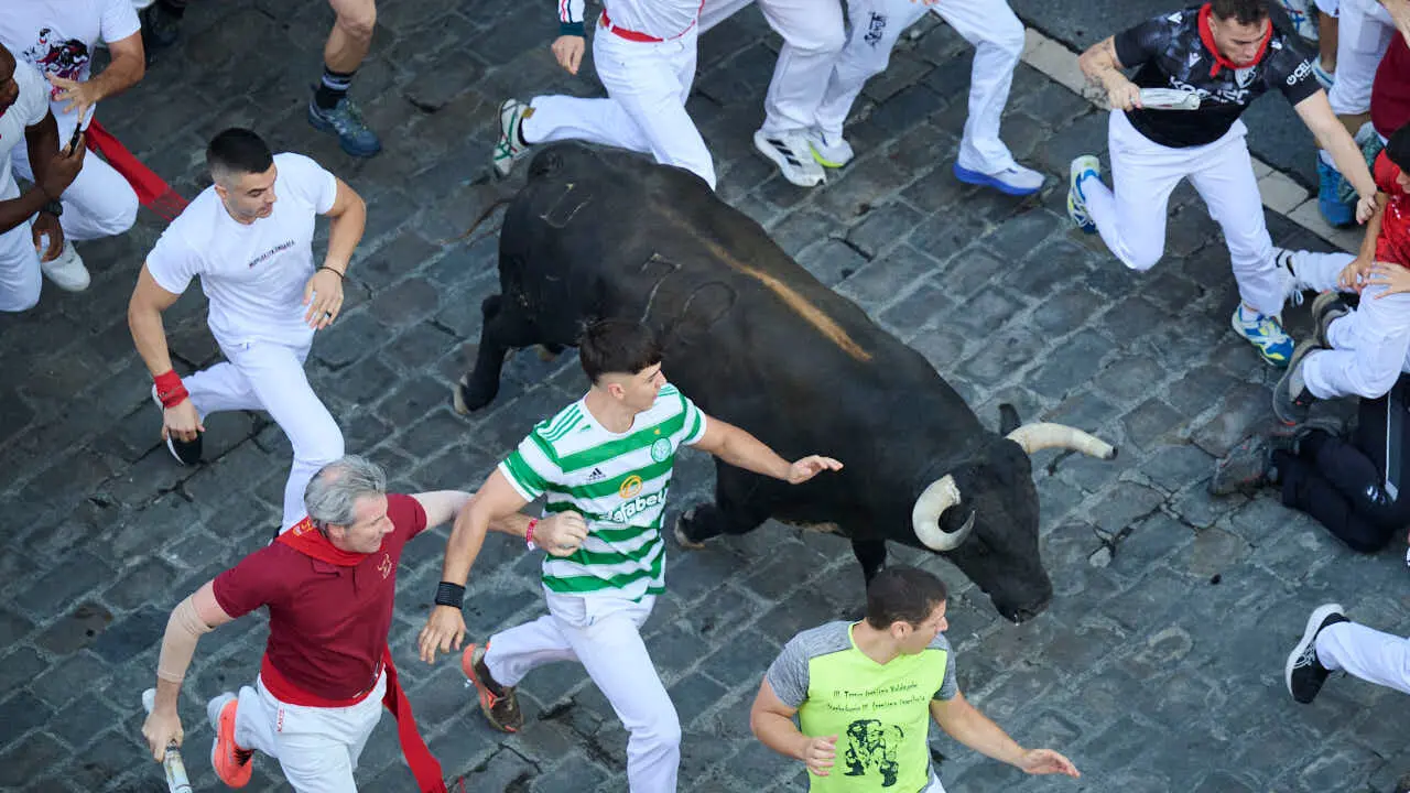 Segundo encierro de San Ferm&iacute;n 2026 con toros de Cebada Gago en Telef&oacute;nica. PABLO LASAOSA