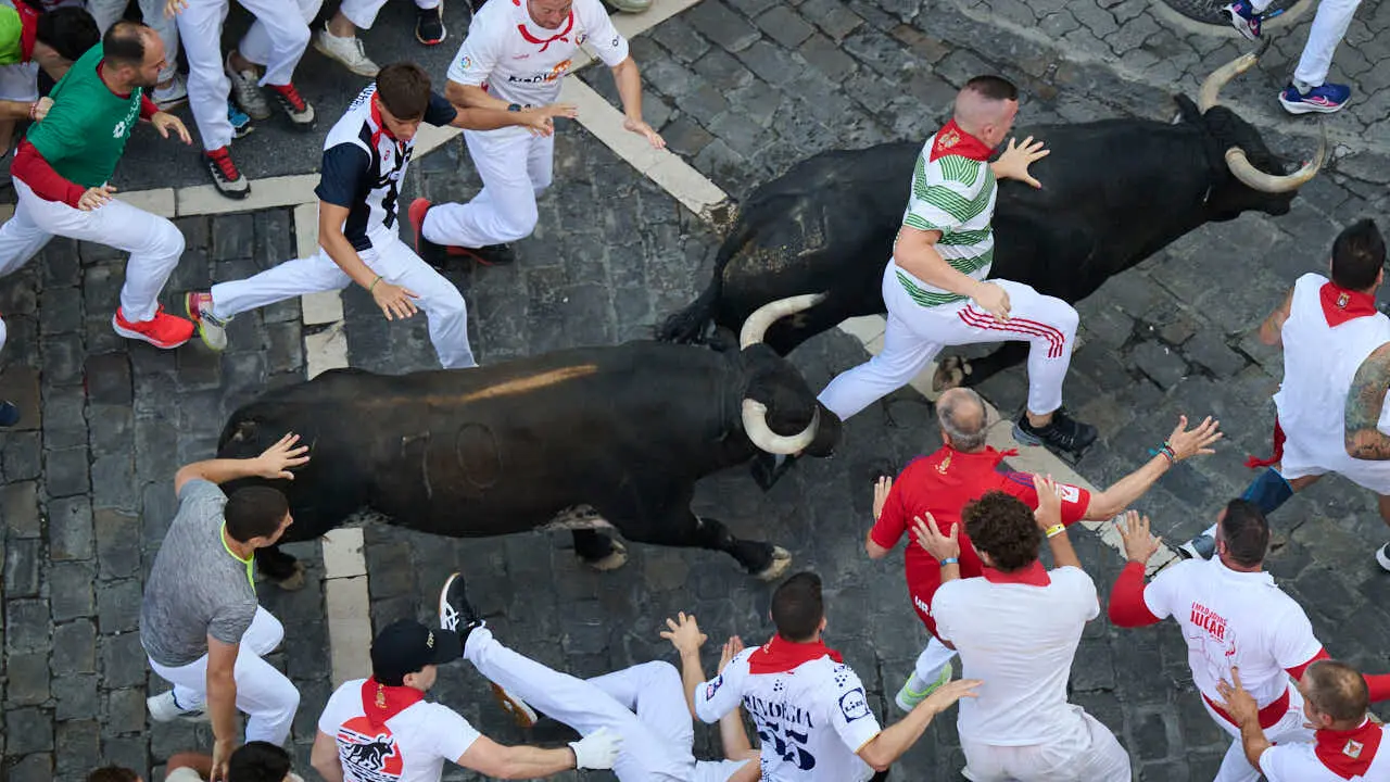 Segundo encierro de San Ferm&iacute;n 2026 con toros de Cebada Gago en Telef&oacute;nica. PABLO LASAOSA