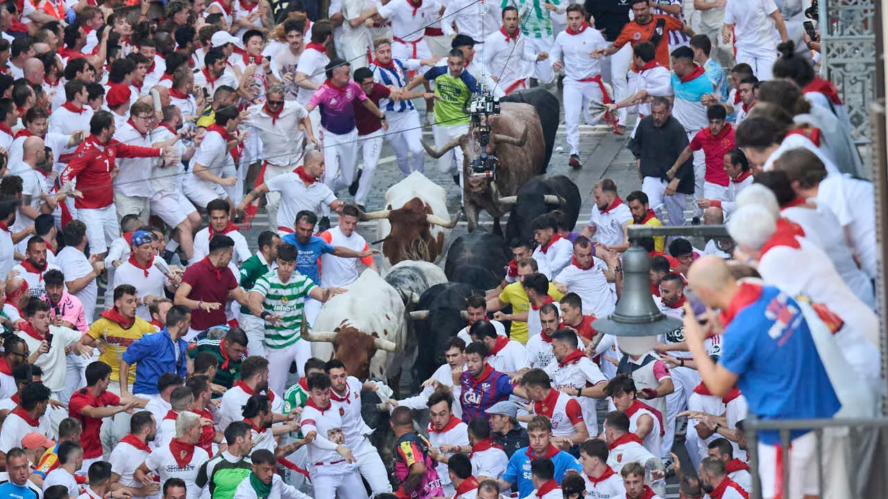 Segundo encierro de San Ferm&iacute;n 2026 con toros de Cebada Gago en Telef&oacute;nica. PABLO LASAOSA