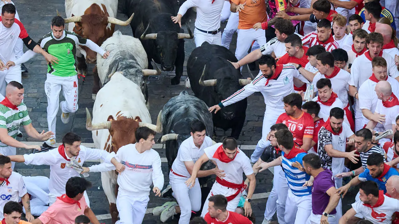 Segundo encierro de San Ferm&iacute;n 2026 con toros de Cebada Gago en Telef&oacute;nica. PABLO LASAOSA