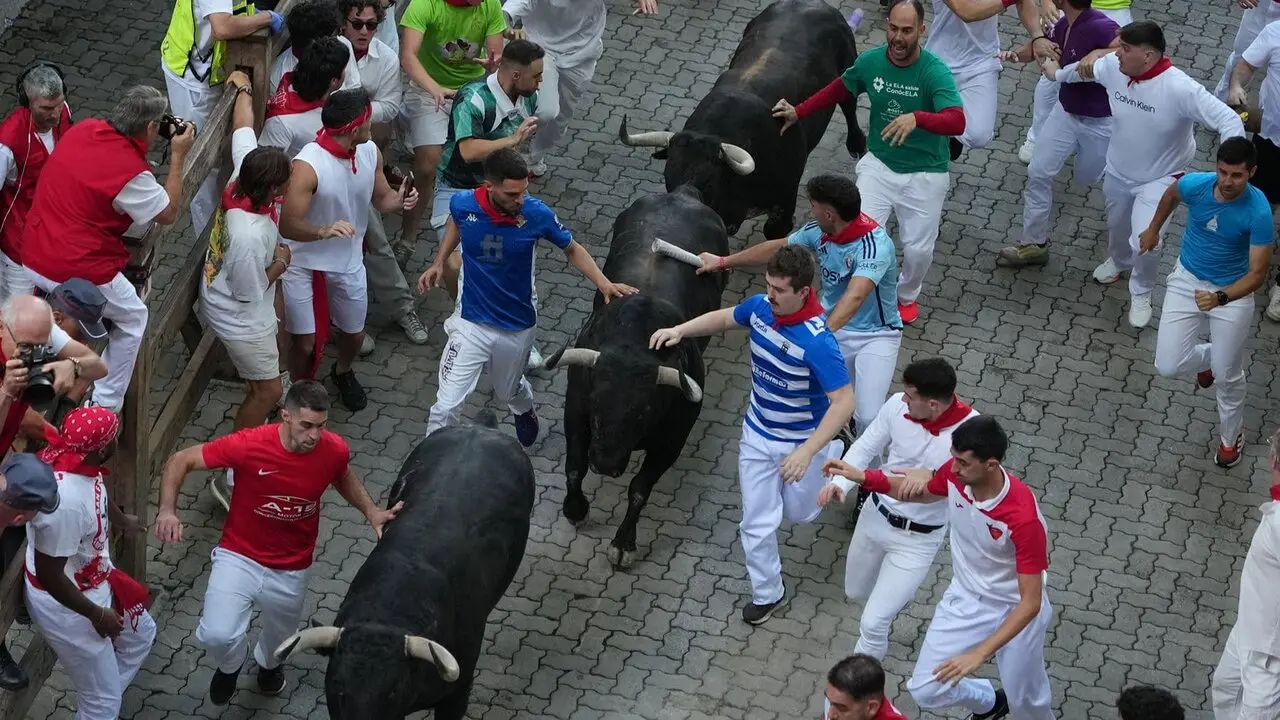 Segundo encierro de las fiestas de San Ferm&iacute;n 2026 con toros de la ganader&iacute;a gaditana de Cebada Gago. EFE