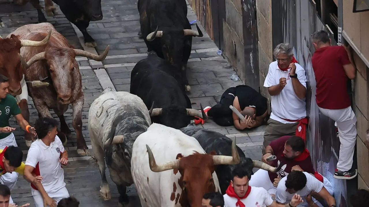 Segundo encierro de las fiestas de San Ferm&iacute;n 2026 con toros de la ganader&iacute;a gaditana de Cebada Gago. EFE