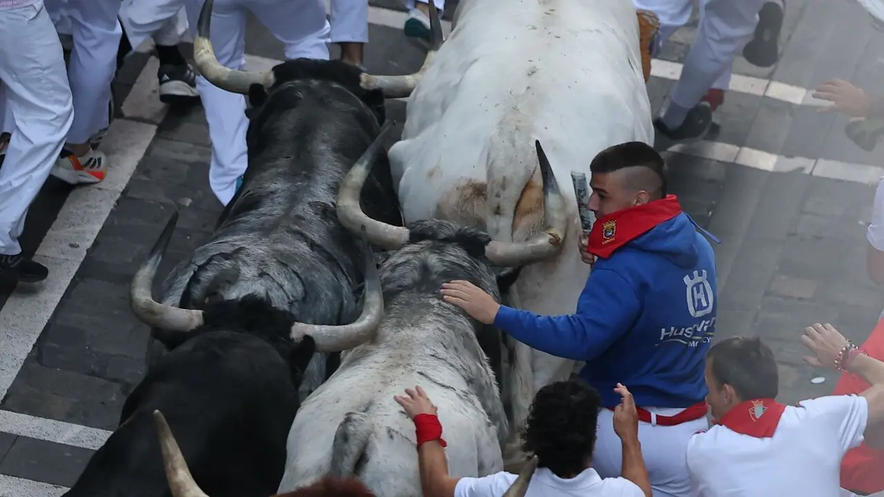 Segundo encierro de las fiestas de San Ferm&iacute;n 2026 con toros de la ganader&iacute;a gaditana de Cebada Gago. EFE