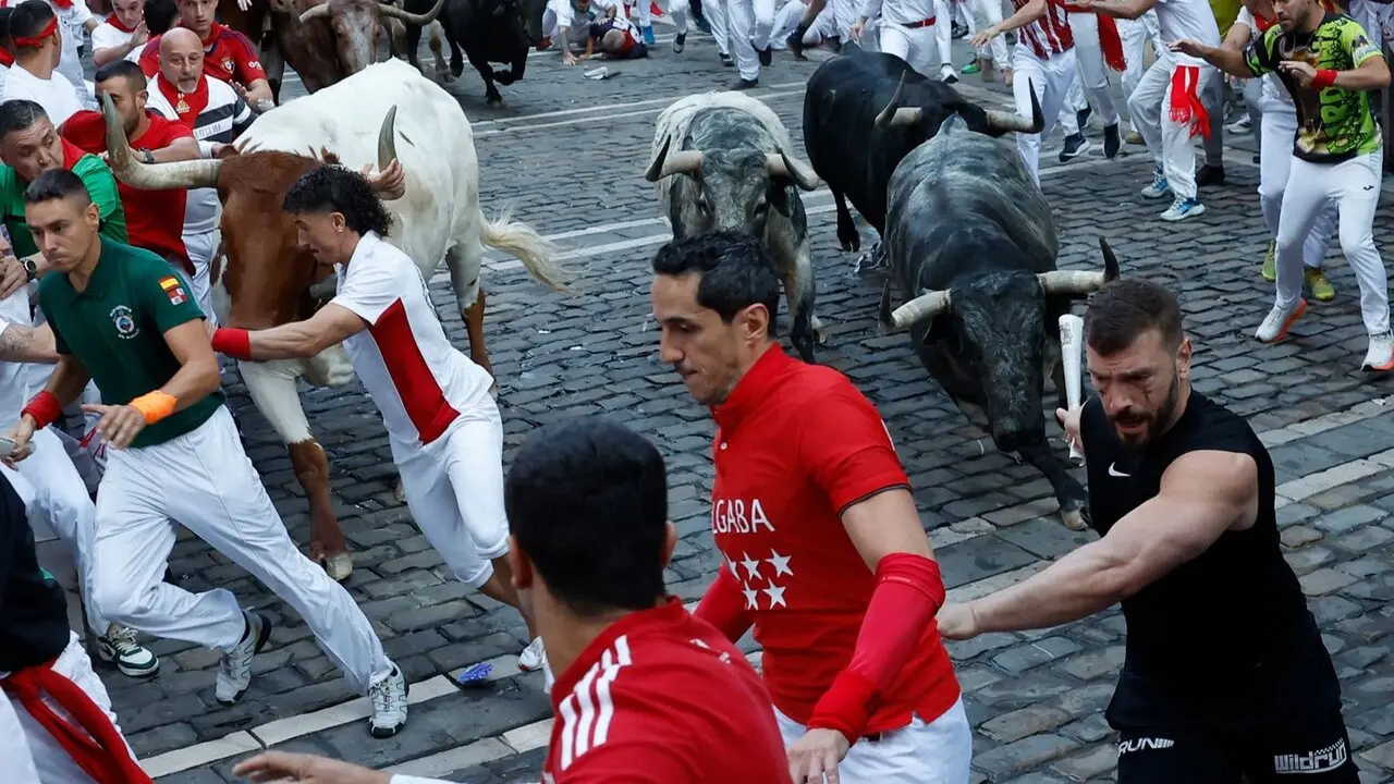 Segundo encierro de las fiestas de San Ferm&iacute;n 2026 con toros de la ganader&iacute;a gaditana de Cebada Gago. EFE