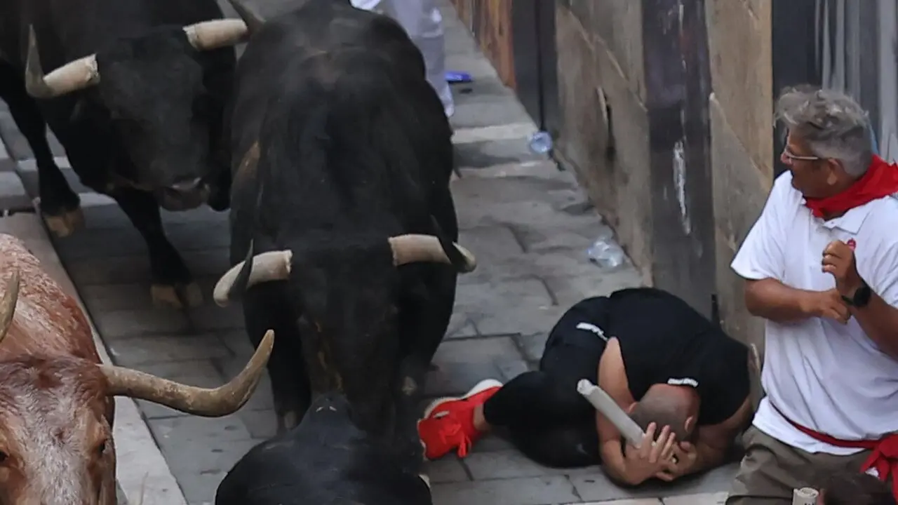 Segundo encierro de las fiestas de San Ferm&iacute;n 2026 con toros de la ganader&iacute;a gaditana de Cebada Gago. EFE