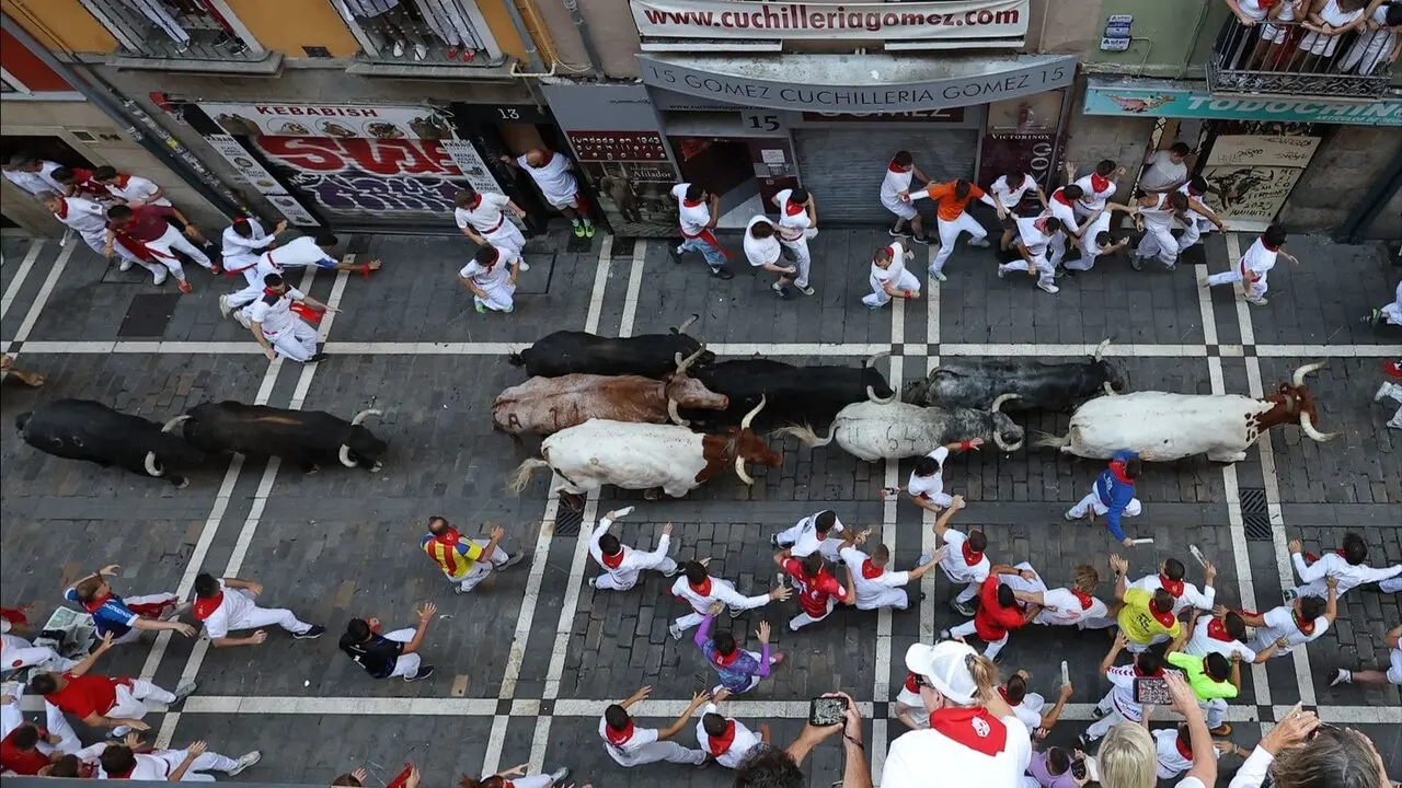 Segundo encierro de las fiestas de San Ferm&iacute;n 2026 con toros de la ganader&iacute;a gaditana de Cebada Gago. EFE