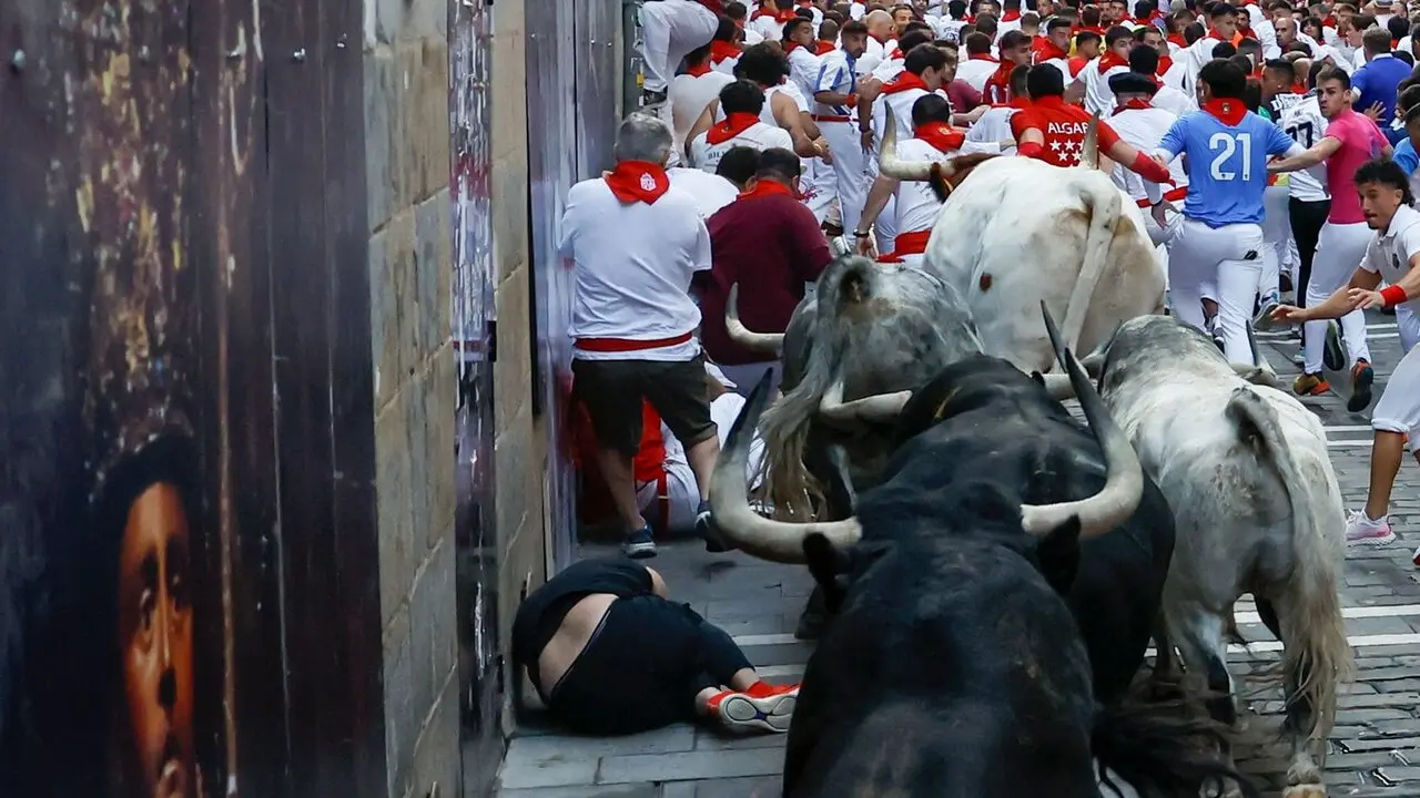 Segundo encierro de las fiestas de San Ferm&iacute;n 2026 con toros de la ganader&iacute;a gaditana de Cebada Gago. EFE