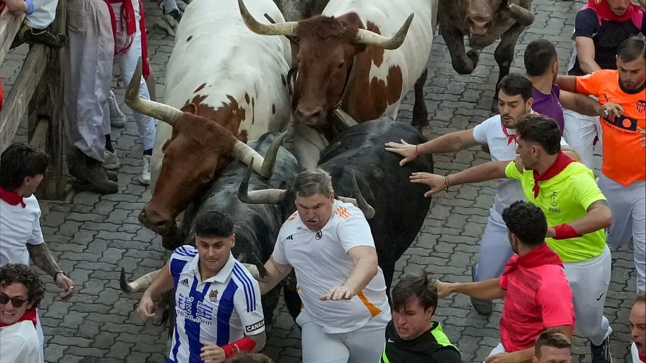 Segundo encierro de las fiestas de San Ferm&iacute;n 2026 con toros de la ganader&iacute;a gaditana de Cebada Gago. EFE