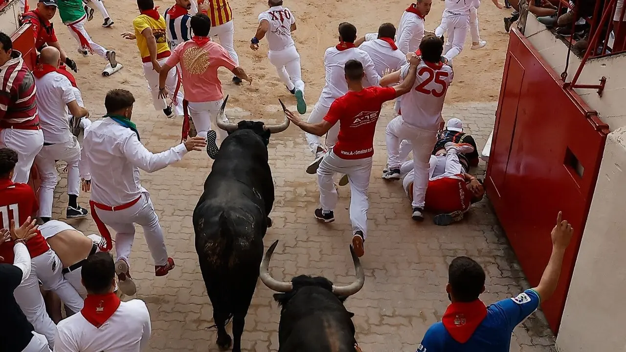 Segundo encierro de las fiestas de San Ferm&iacute;n 2026 con toros de la ganader&iacute;a gaditana de Cebada Gago. EFE