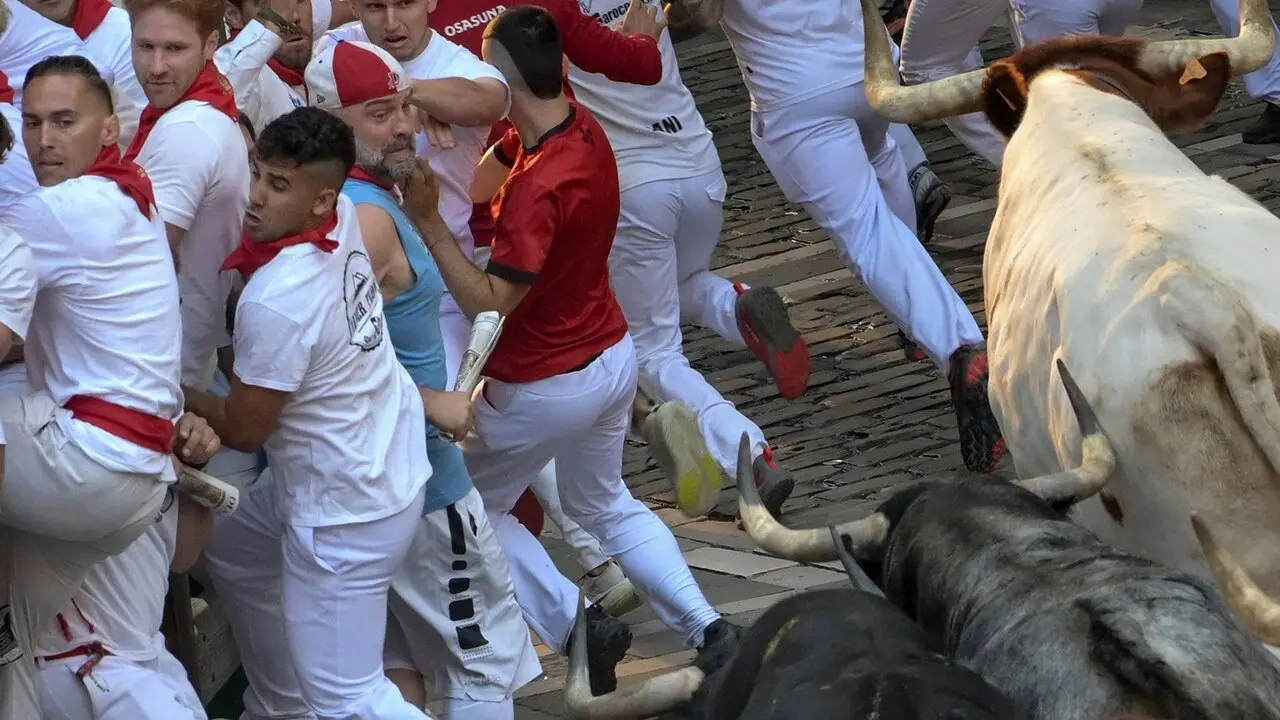 Segundo encierro de las fiestas de San Ferm&iacute;n 2026 con toros de la ganader&iacute;a gaditana de Cebada Gago. EFE