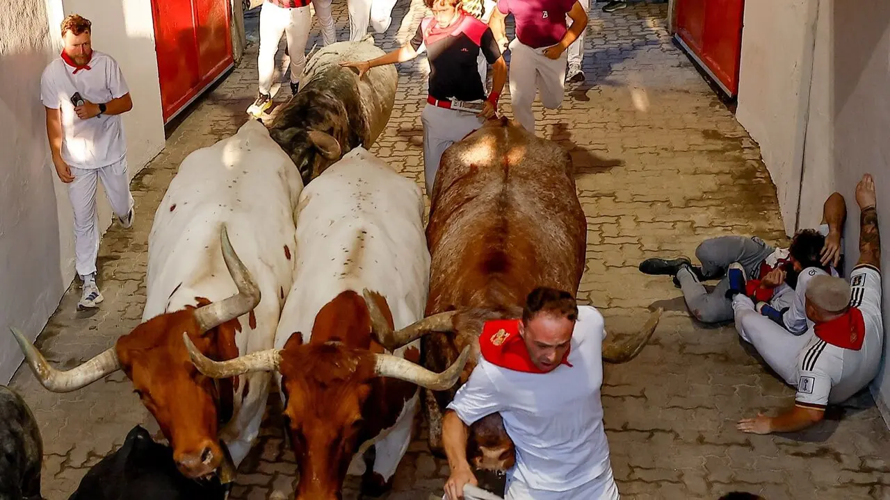 Segundo encierro de las fiestas de San Ferm&iacute;n 2026 con toros de la ganader&iacute;a gaditana de Cebada Gago. EFE