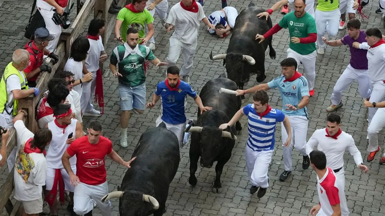 Segundo encierro de las fiestas de San Ferm&iacute;n 2026 con toros de la ganader&iacute;a gaditana de Cebada Gago. EFE
