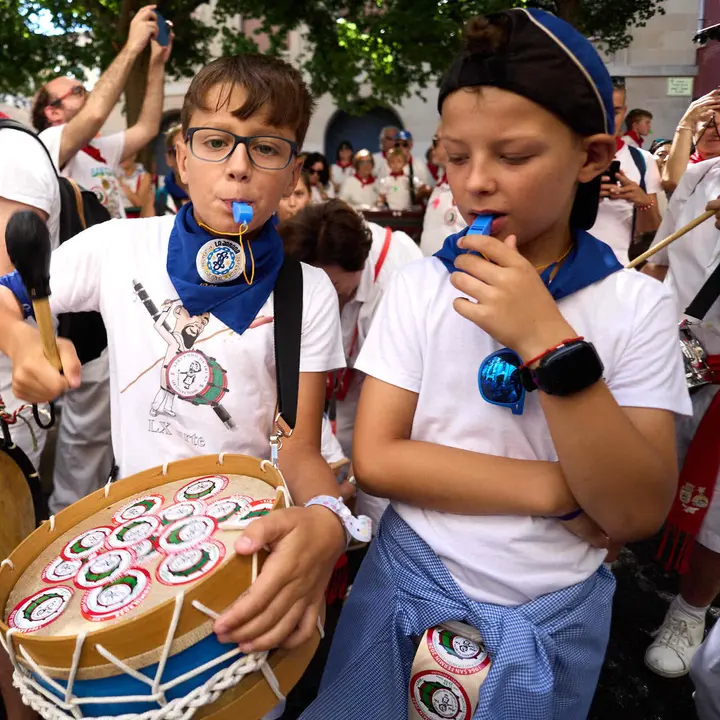 Struendo de Iru&ntilde;a Txiki por las calles de Pamplona durante las Fiestas de San Ferm&iacute;n 2026. I&Ntilde;IGO ALZUGARAY