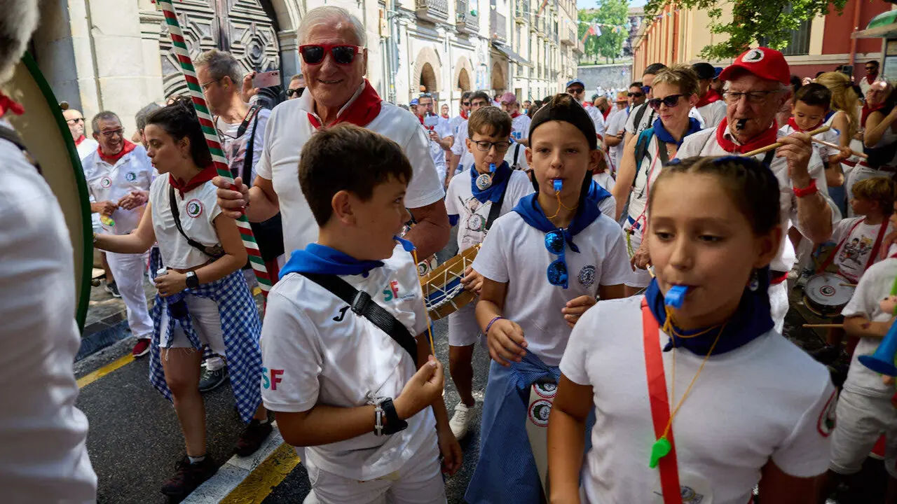 Struendo de Iru&ntilde;a Txiki por las calles de Pamplona durante las Fiestas de San Ferm&iacute;n 2026. I&Ntilde;IGO ALZUGARAY