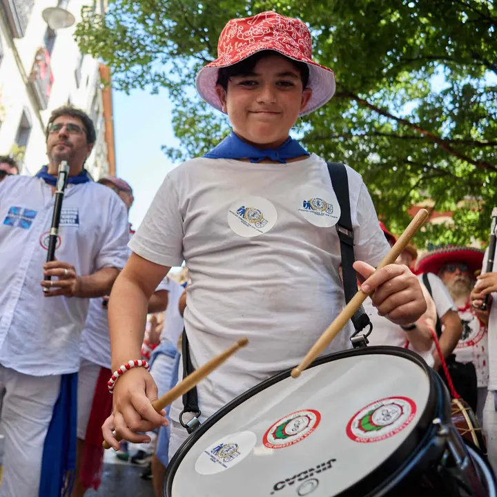 Struendo de Iru&ntilde;a Txiki por las calles de Pamplona durante las Fiestas de San Ferm&iacute;n 2026. I&Ntilde;IGO ALZUGARAY
