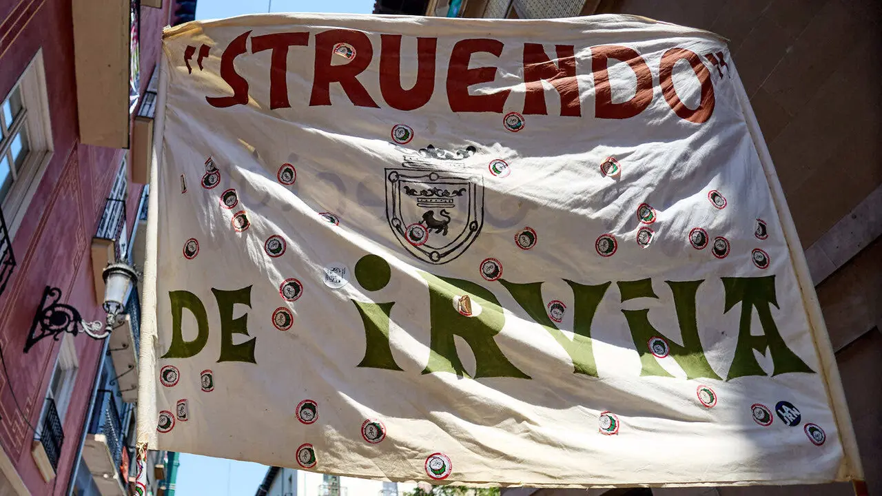 Struendo de Iru&ntilde;a Txiki por las calles de Pamplona durante las Fiestas de San Ferm&iacute;n 2026. I&Ntilde;IGO ALZUGARAY