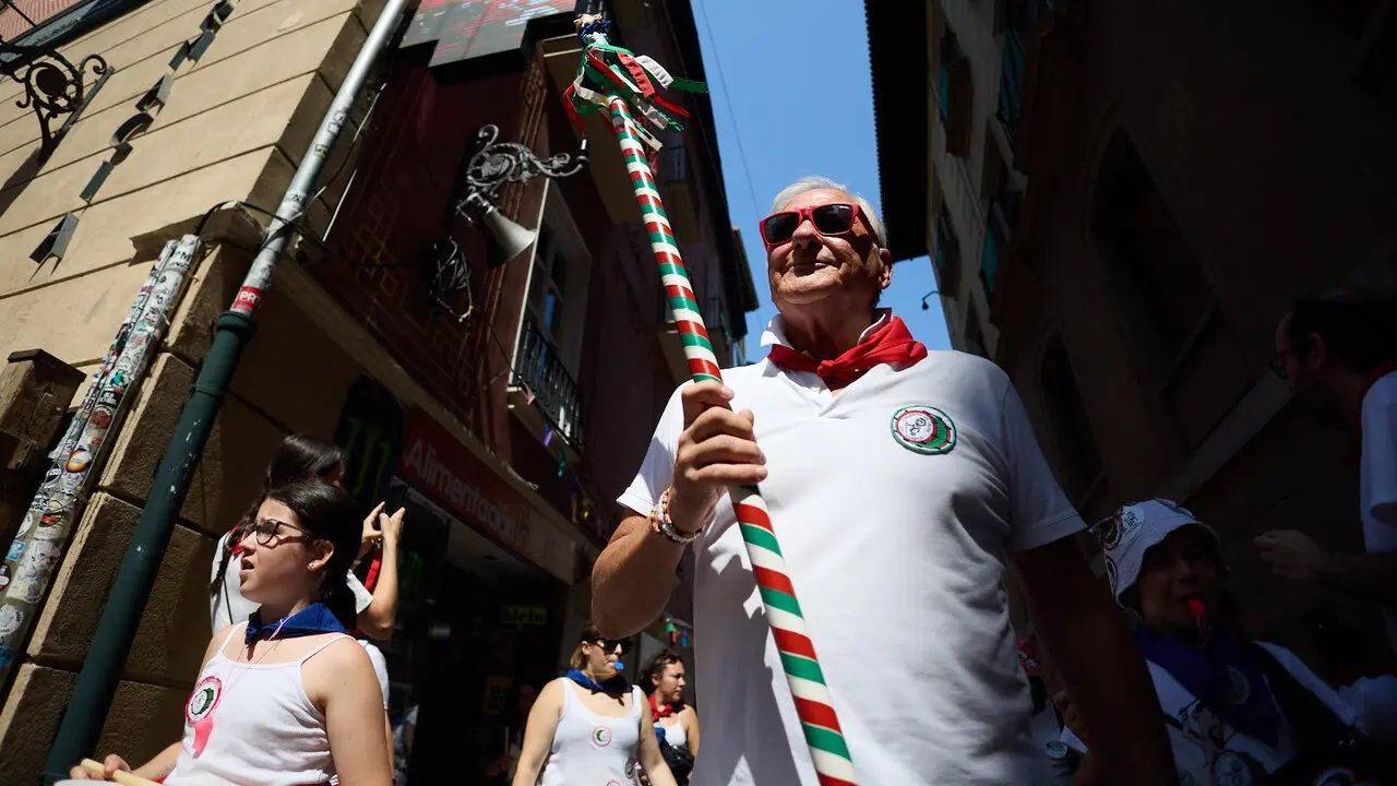 Struendo de Iru&ntilde;a Txiki por las calles de Pamplona durante las Fiestas de San Ferm&iacute;n 2026. I&Ntilde;IGO ALZUGARAY