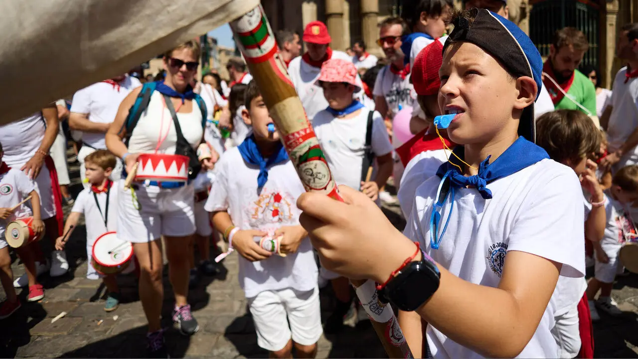 Struendo de Iru&ntilde;a Txiki por las calles de Pamplona durante las Fiestas de San Ferm&iacute;n 2026. I&Ntilde;IGO ALZUGARAY