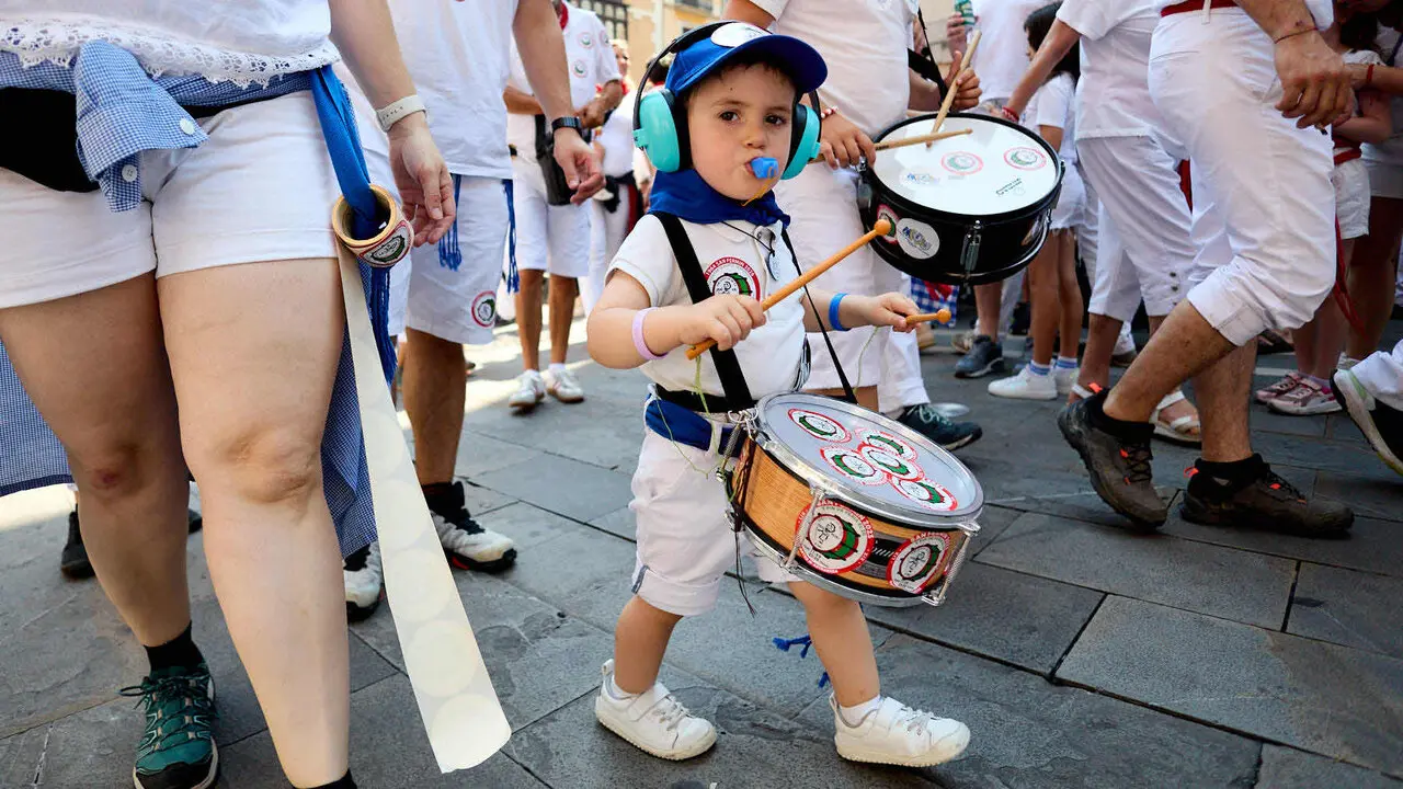 Struendo de Iru&ntilde;a Txiki por las calles de Pamplona durante las Fiestas de San Ferm&iacute;n 2026. I&Ntilde;IGO ALZUGARAY