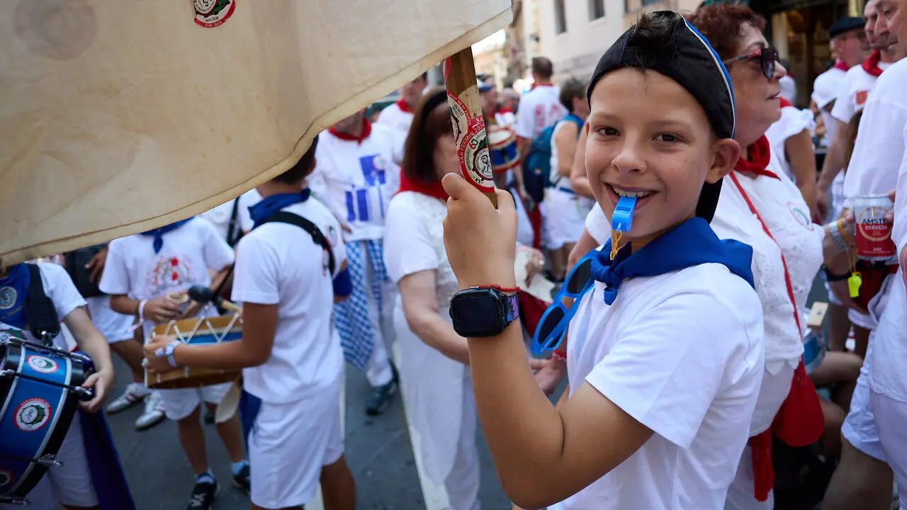 Struendo de Iru&ntilde;a Txiki por las calles de Pamplona durante las Fiestas de San Ferm&iacute;n 2026. I&Ntilde;IGO ALZUGARAY