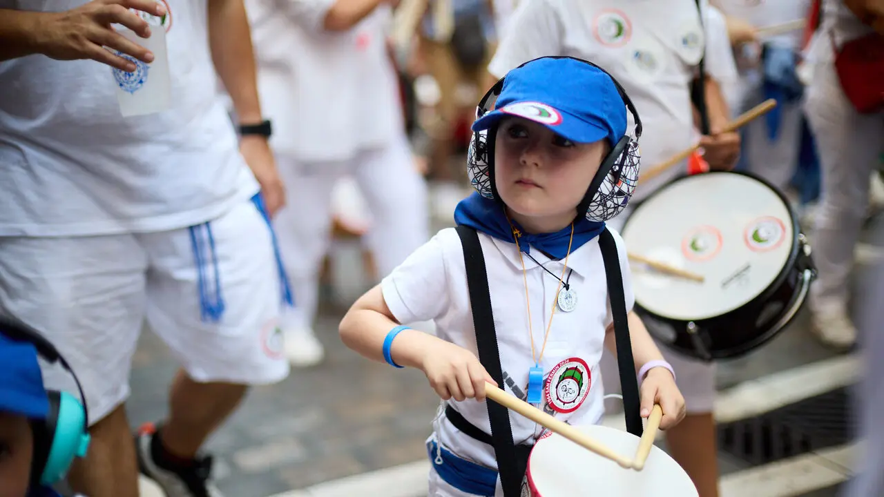 Struendo de Iru&ntilde;a Txiki por las calles de Pamplona durante las Fiestas de San Ferm&iacute;n 2026. I&Ntilde;IGO ALZUGARAY