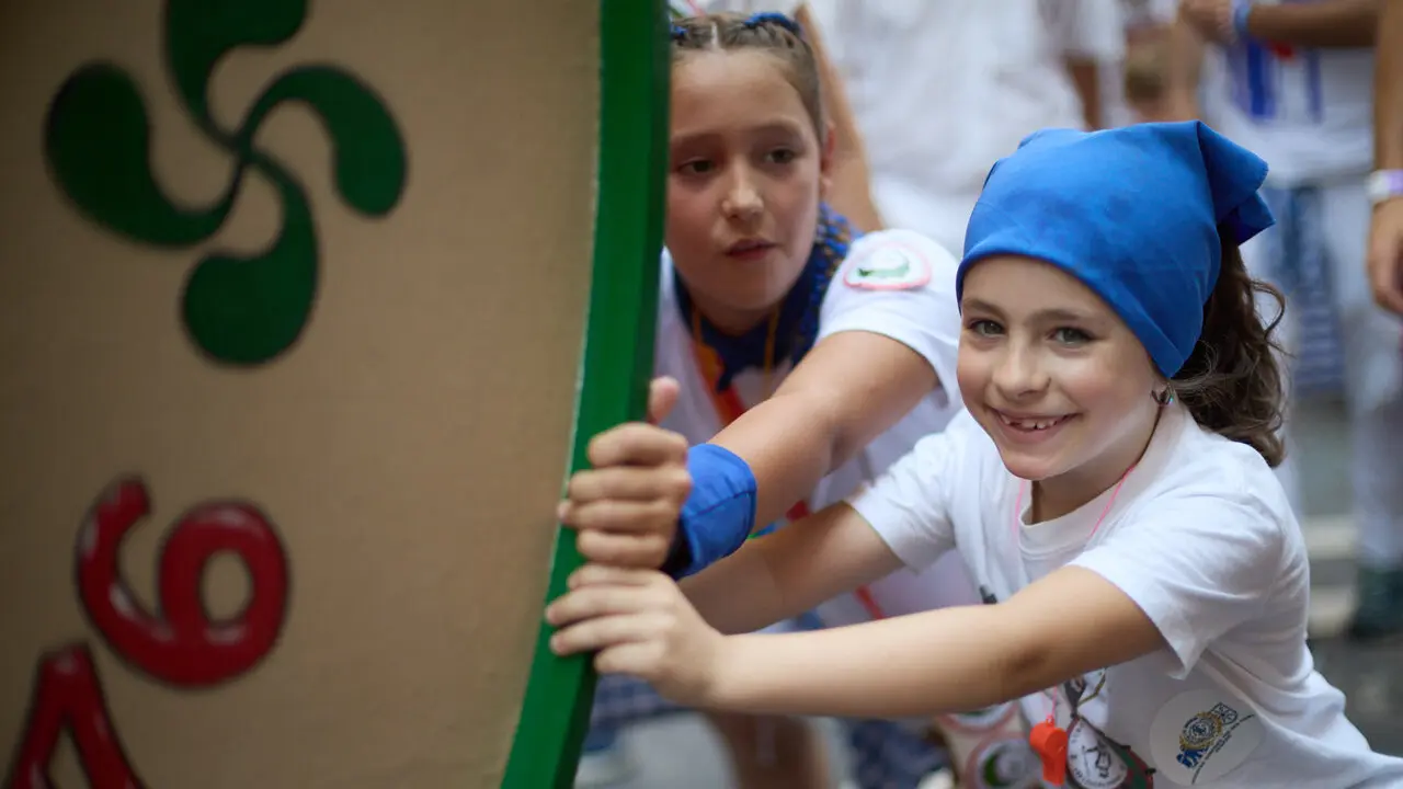 Struendo de Iru&ntilde;a Txiki por las calles de Pamplona durante las Fiestas de San Ferm&iacute;n 2026. I&Ntilde;IGO ALZUGARAY