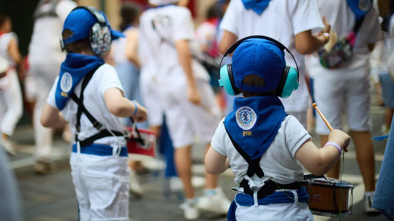 Struendo de Iru&ntilde;a Txiki por las calles de Pamplona durante las Fiestas de San Ferm&iacute;n 2026. I&Ntilde;IGO ALZUGARAY