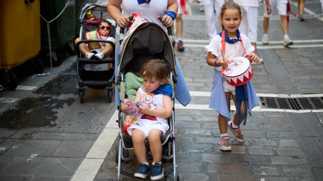 Struendo de Iru&ntilde;a Txiki por las calles de Pamplona durante las Fiestas de San Ferm&iacute;n 2026. I&Ntilde;IGO ALZUGARAY