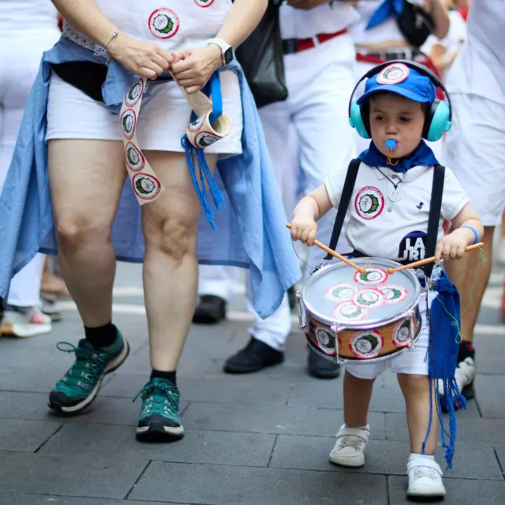 Struendo de Iru&ntilde;a Txiki por las calles de Pamplona durante las Fiestas de San Ferm&iacute;n 2026. I&Ntilde;IGO ALZUGARAY