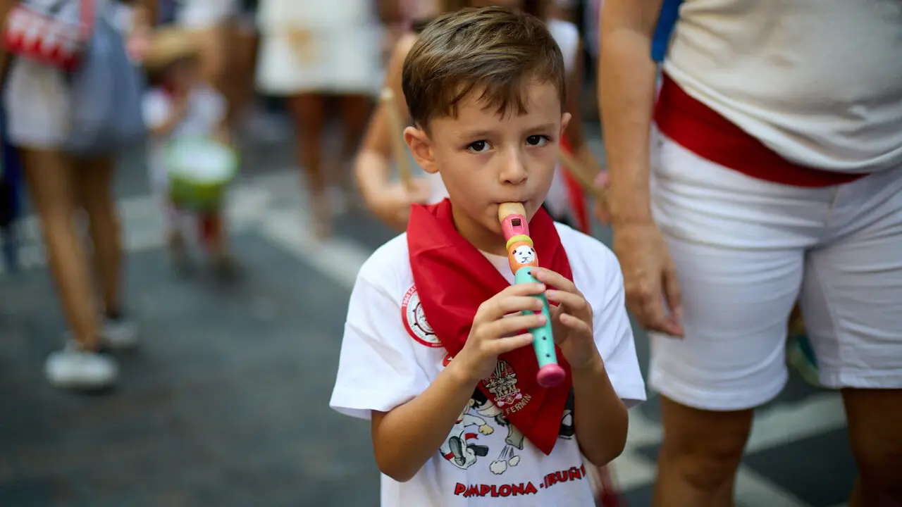 Struendo de Iru&ntilde;a Txiki por las calles de Pamplona durante las Fiestas de San Ferm&iacute;n 2026. I&Ntilde;IGO ALZUGARAY