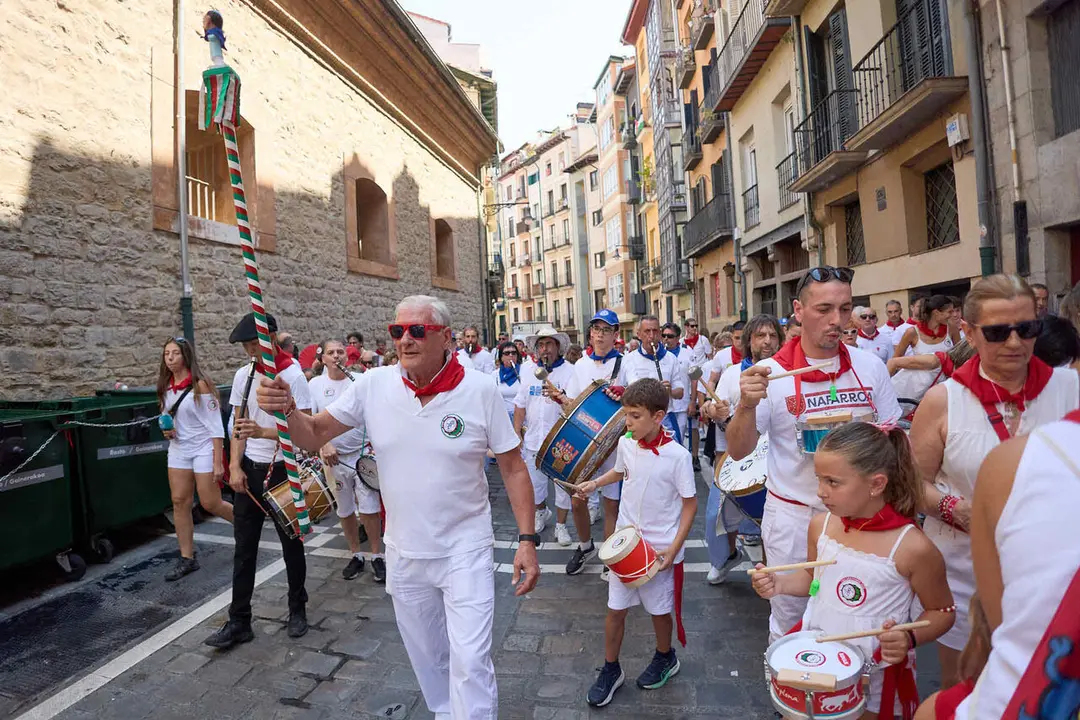 Struendo de Iru&ntilde;a Txiki por las calles de Pamplona durante las Fiestas de San Ferm&iacute;n 2026. I&Ntilde;IGO ALZUGARAY