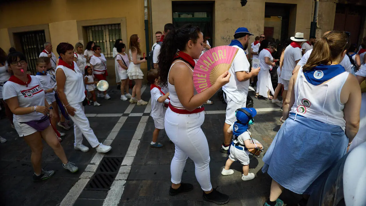 Struendo de Iru&ntilde;a Txiki por las calles de Pamplona durante las Fiestas de San Ferm&iacute;n 2026. I&Ntilde;IGO ALZUGARAY