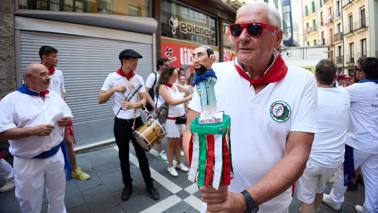 Struendo de Iru&ntilde;a Txiki por las calles de Pamplona durante las Fiestas de San Ferm&iacute;n 2026. I&Ntilde;IGO ALZUGARAY