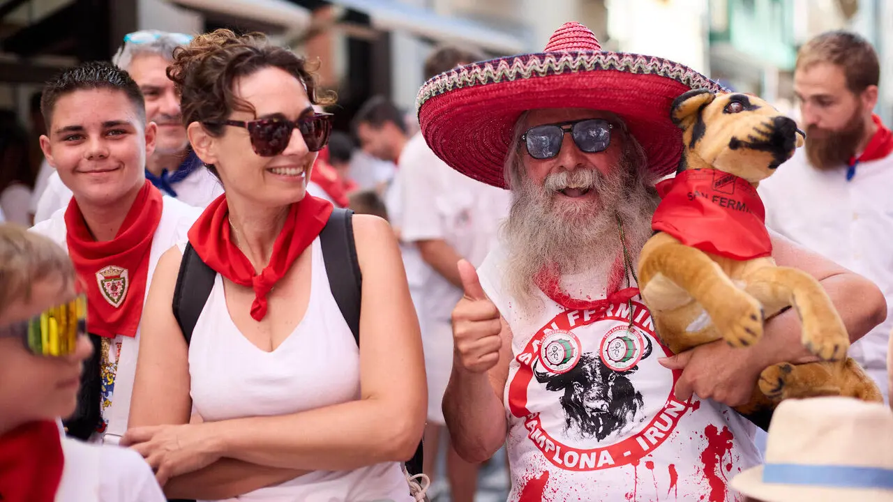 Struendo de Iru&ntilde;a Txiki por las calles de Pamplona durante las Fiestas de San Ferm&iacute;n 2026. I&Ntilde;IGO ALZUGARAY