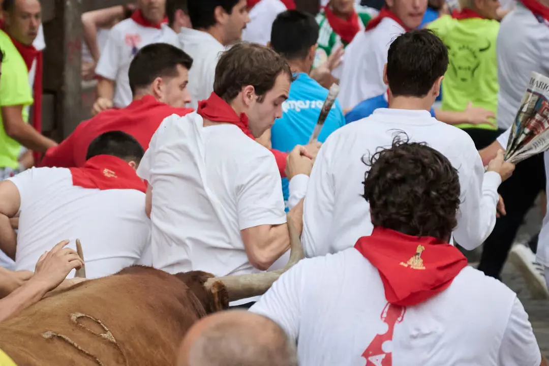 Cuarto encierro de San Ferm&iacute;n 2026 con toros de &Aacute;lvaro N&uacute;&ntilde;ez en el tramo de Telef&oacute;nica. PABLO LASAOSA