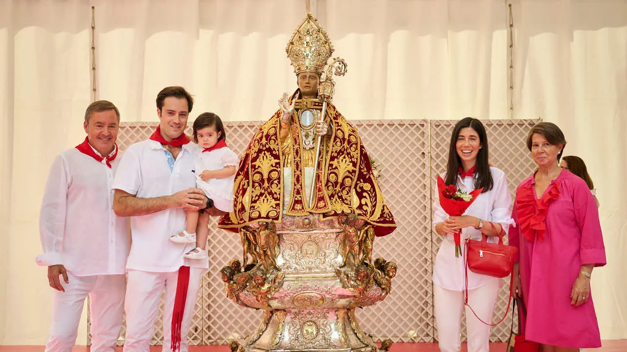 Ofrenda floral infantil a San Ferm&iacute;n durante las fiestas de 2026. PABLO LASAOSA