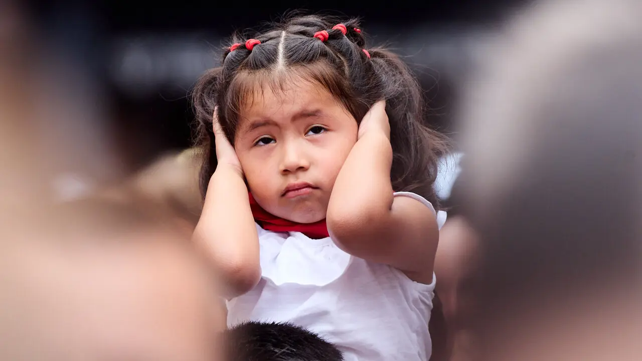 Primer Chupinazo Txiki de la historia de los Sanfermines en la plaza del Ayuntamiento de Pamplona durante las fiestas de San Ferm&iacute;n 2026. I&Ntilde;IGO ALZUGARAY