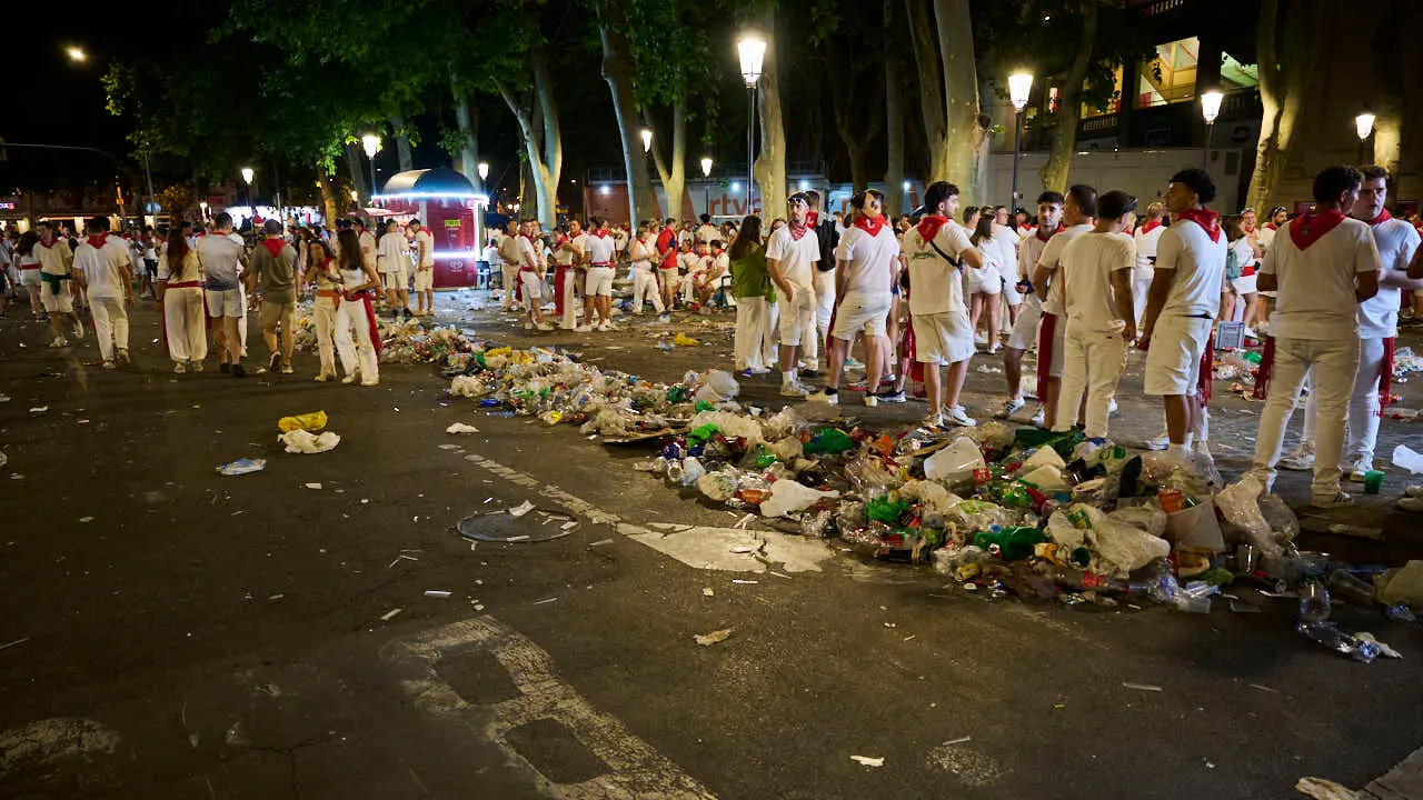 Quinto encierro de San Ferm&iacute;n 2026 con toros de Jos&eacute; Escolar en la curva de Telef&oacute;nica. PABLO LASAOSA