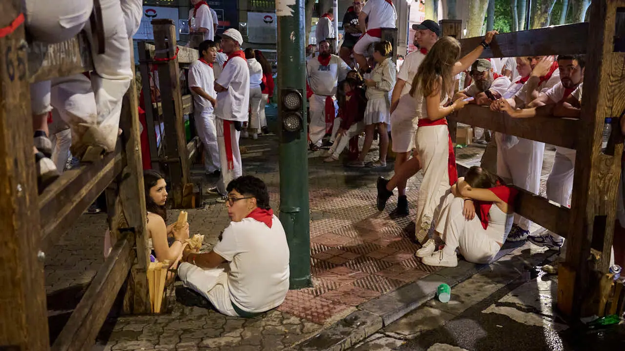 Quinto encierro de San Ferm&iacute;n 2026 con toros de Jos&eacute; Escolar en la curva de Telef&oacute;nica. PABLO LASAOSA