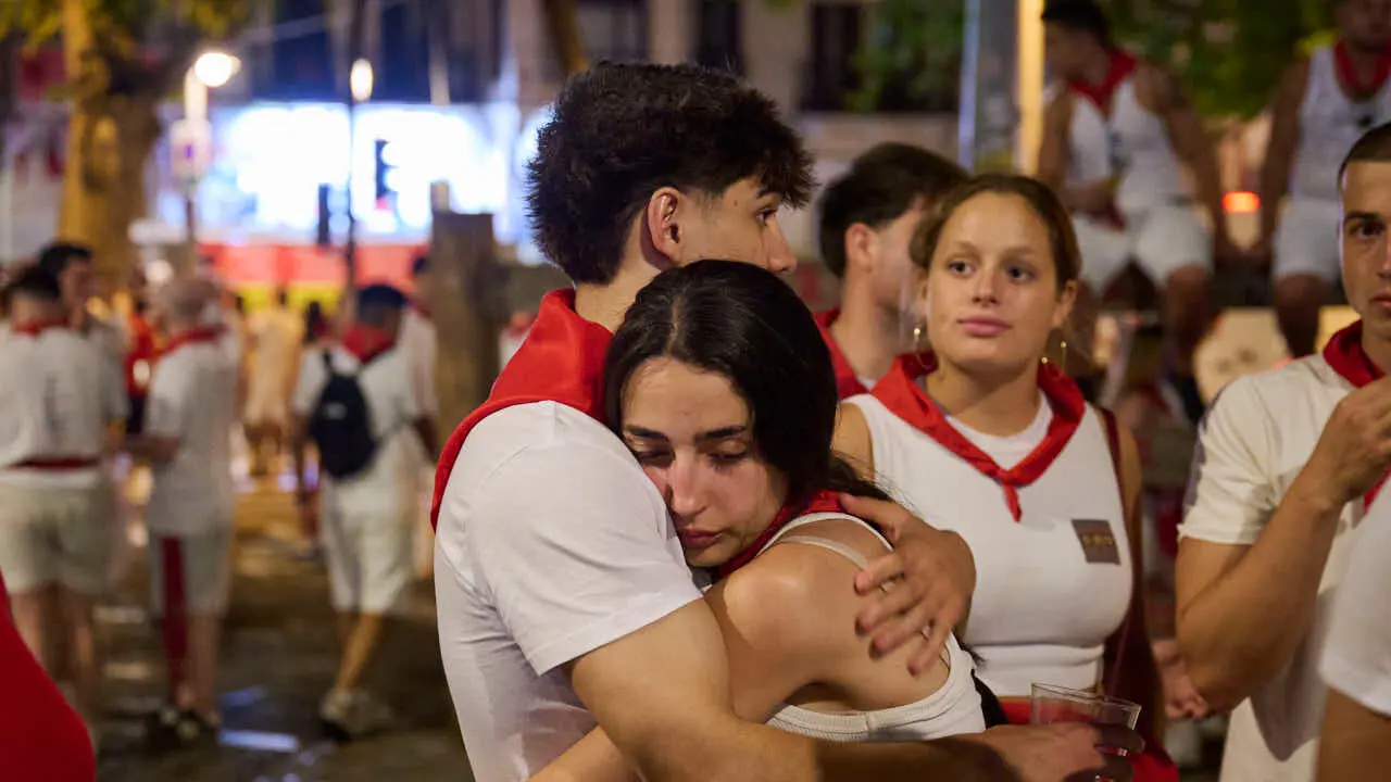 Quinto encierro de San Ferm&iacute;n 2026 con toros de Jos&eacute; Escolar en la curva de Telef&oacute;nica. PABLO LASAOSA