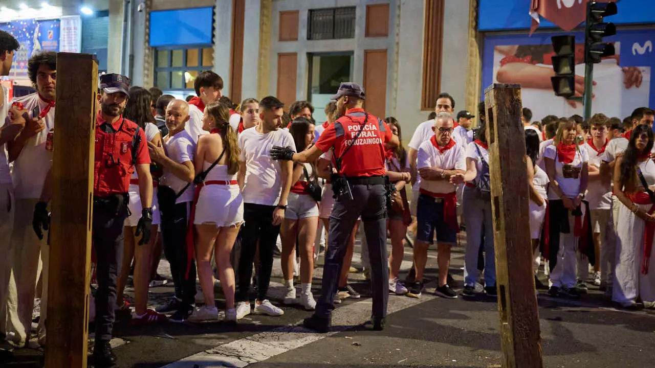 Quinto encierro de San Ferm&iacute;n 2026 con toros de Jos&eacute; Escolar en la curva de Telef&oacute;nica. PABLO LASAOSA