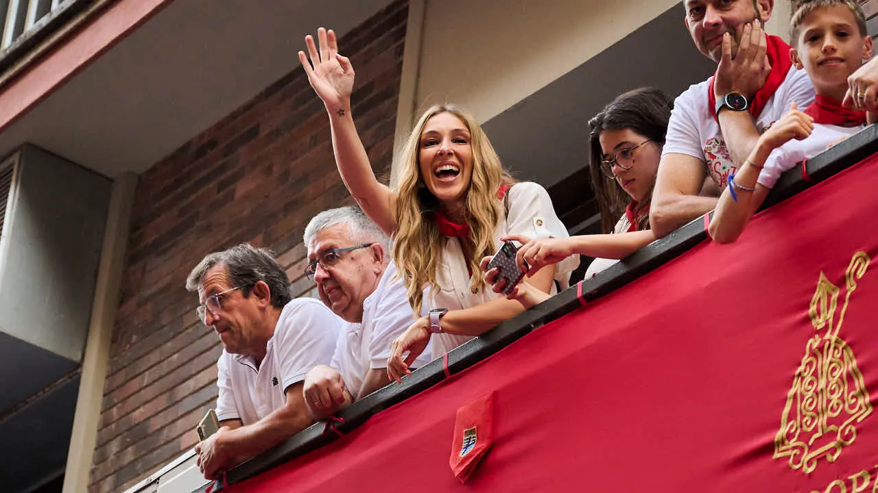 Quinto encierro de San Ferm&iacute;n 2026 con toros de Jos&eacute; Escolar en la curva de Telef&oacute;nica. PABLO LASAOSA