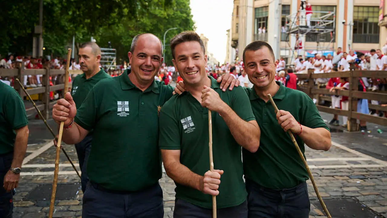Quinto encierro de San Ferm&iacute;n 2026 con toros de Jos&eacute; Escolar en la curva de Telef&oacute;nica. PABLO LASAOSA