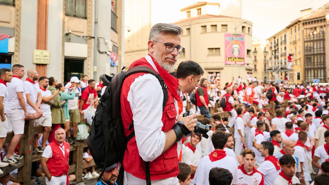 Quinto encierro de San Ferm&iacute;n 2026 con toros de Jos&eacute; Escolar en la curva de Telef&oacute;nica. PABLO LASAOSA