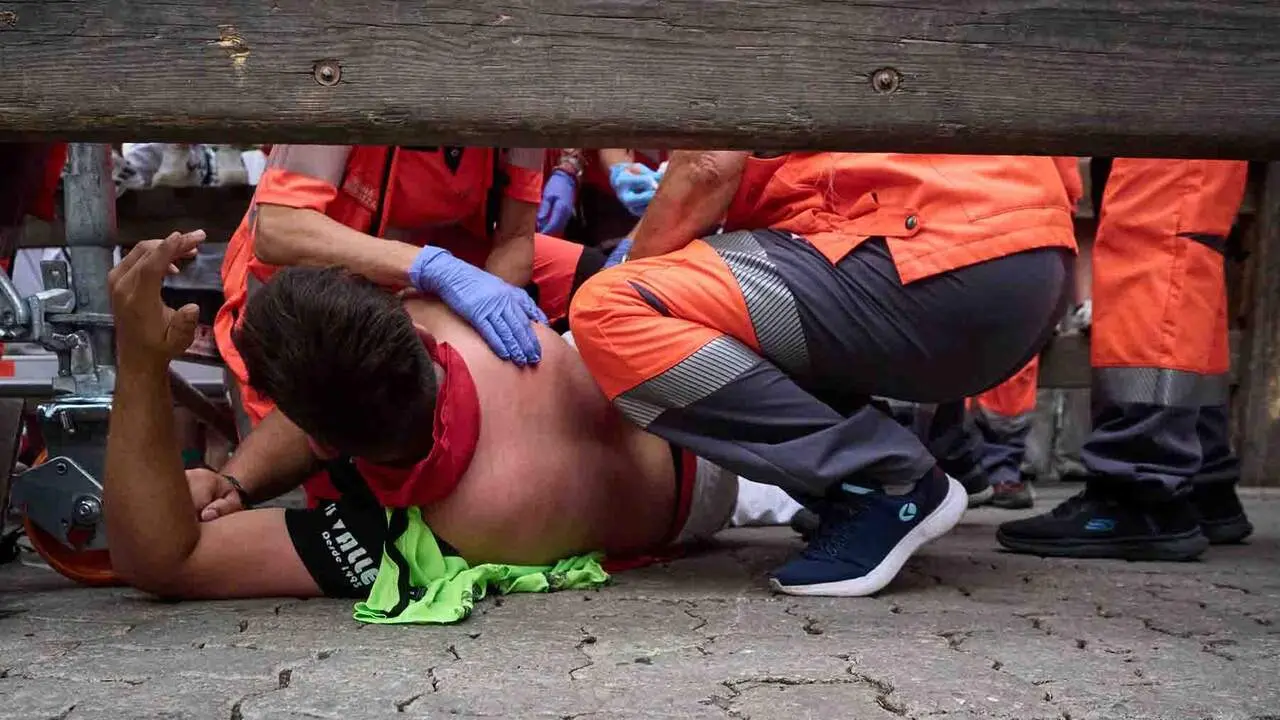 heridos atendidos por voluntarios de la Cruz Roja en el S&eacute;ptimo encierro de los Sanfermines de 2026, a 13 de julio de 2026, en Pamplona, Navarra (Espa&ntilde;a). En esta ocasi&oacute;n, el s&eacute;ptimo encierro de las fiestas de San Ferm&iacute;n se ha realizado con toros de la ganader&iacute;a Miura.

Eduardo Sanz / Europa Press
13/7/2026