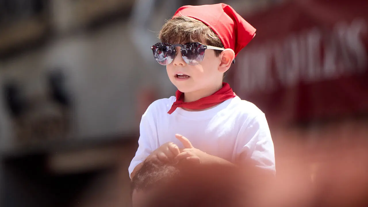 Despedida de la Comparsa de Gigantes y Cabezudos en la plaza del Ayuntamiento de Pamplona. I&Ntilde;IGO ALZUGARAY