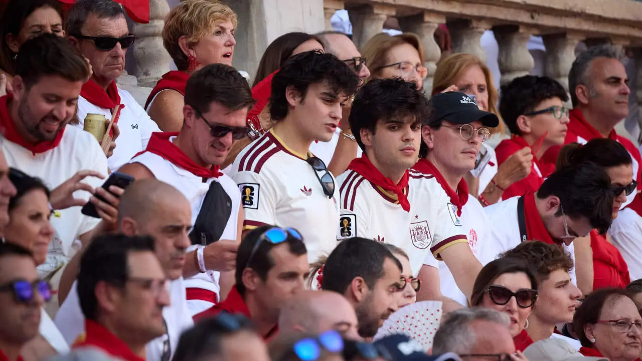 Los tendidos de la Plaza de Toros de Pamplona durante la octava y &uacute;ltima corrida de la Feria del Toro de San Ferm&iacute;n 2026. I&Ntilde;IGO ALZUGARAY