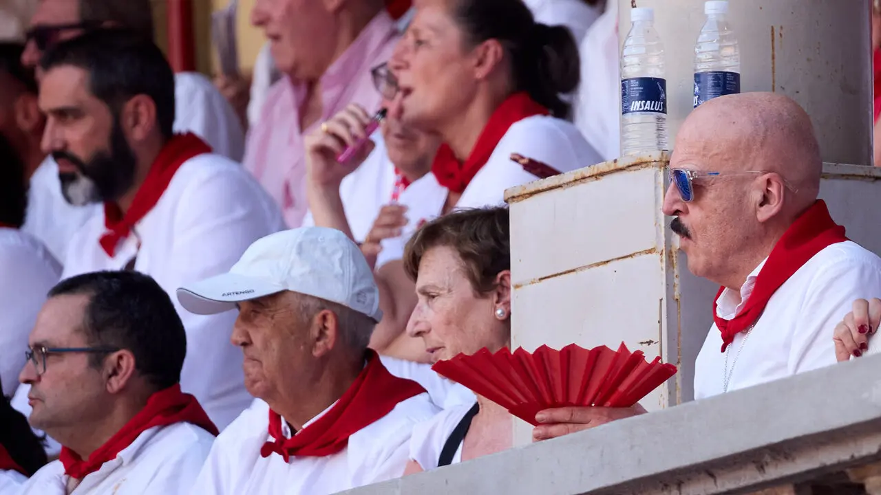 Los tendidos de la Plaza de Toros de Pamplona durante la octava y &uacute;ltima corrida de la Feria del Toro de San Ferm&iacute;n 2026. I&Ntilde;IGO ALZUGARAY